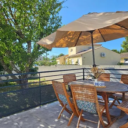 Family's Pool, Parking, Garden Villa *